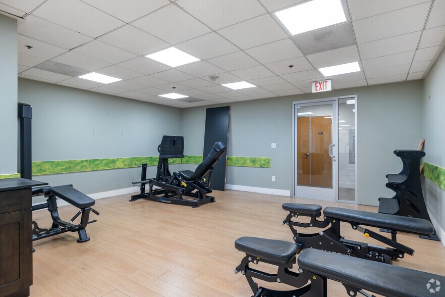 More Photos Of 6200 Wilshire Blvd, Los Angeles Medical For Lease