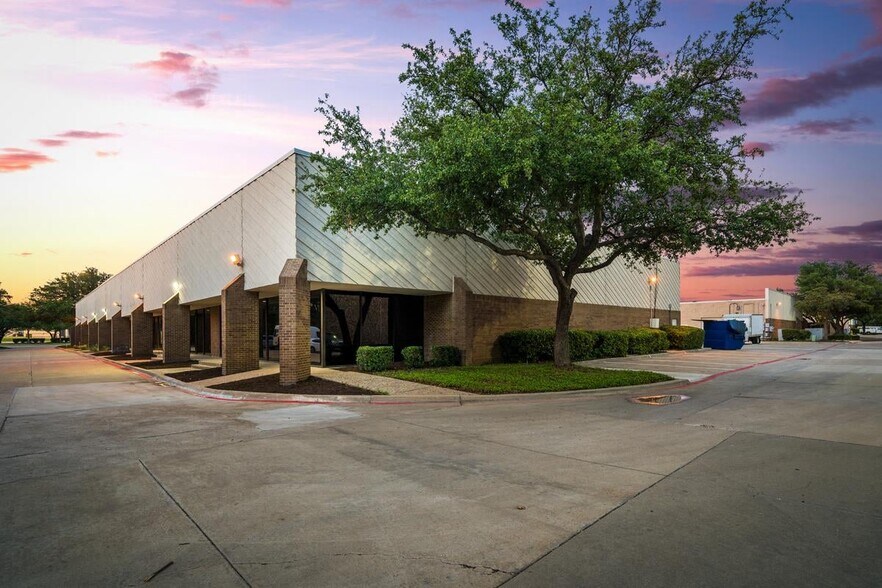 Primary Photo Of 1313 Valwood Pky, Carrollton Unknown For Lease