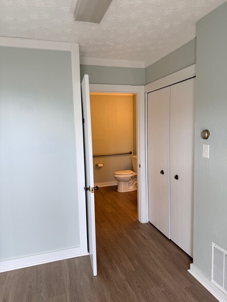 More Photos Of 1755 Sherwin Ct, Waterford Office Residential For Sale