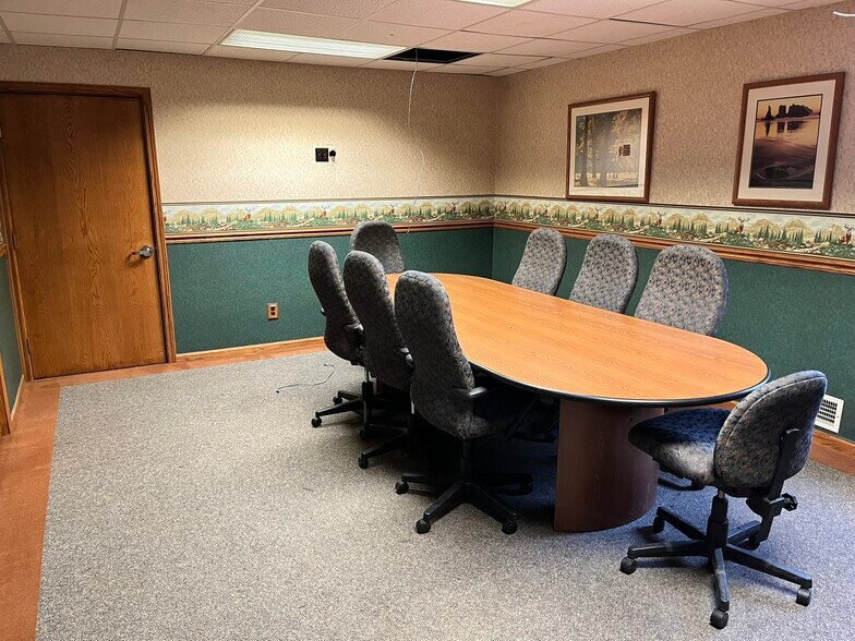 More Photos Of 401 Kent Ct, Midland Flex For Sale