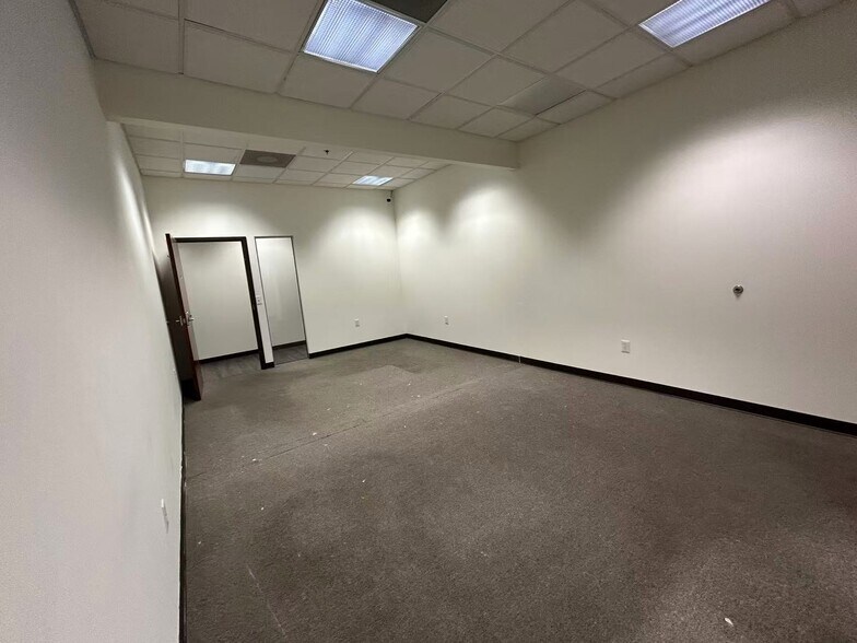 More Photos Of 975 Cobb Place Blvd NW, Kennesaw Light Distribution For Lease