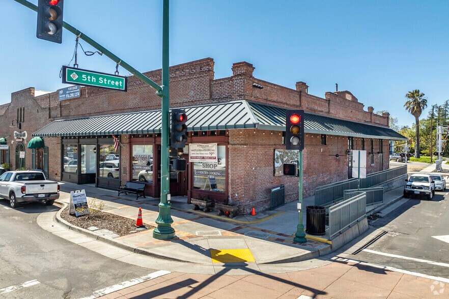 More Photos Of 400-490 Lincoln Blvd, Lincoln Unknown For Lease