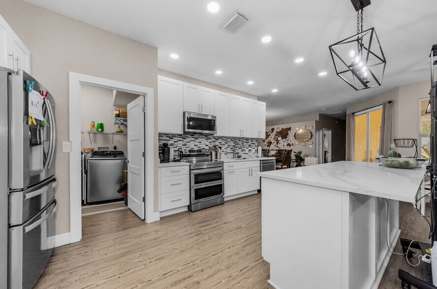 More Photos Of 11748 La Madera Blvd, Port Richey Office For Sale