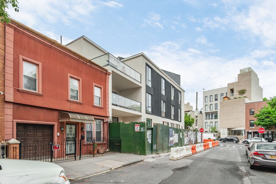 More Photos Of 194 Greenpoint Ave, Brooklyn Apartments For Sale