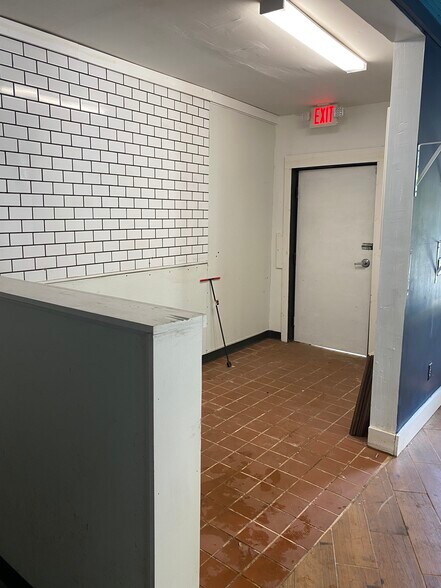 More Photos Of 210 Flat Shoals Ave SE, Atlanta Freestanding For Sale