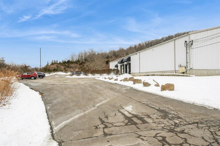 More Photos Of 41 Elkay Dr, Chester Warehouse For Lease