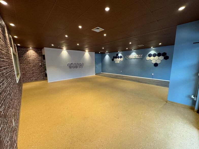 More Photos Of 833 S Federal Hwy, Dania Unknown For Lease