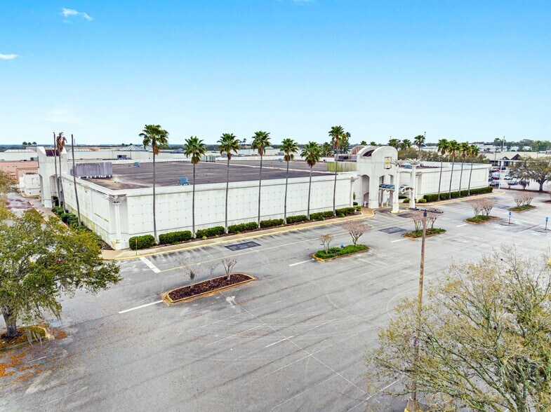 More Photos Of 3520 US Highway 98 N, Lakeland Department Store For Sale