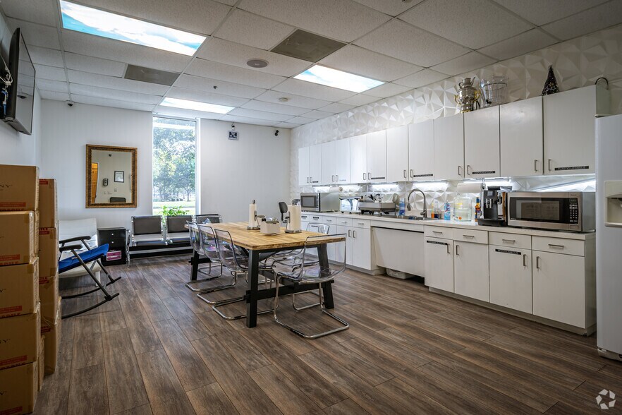 More Photos Of 10302 Mula Rd, Stafford Warehouse For Sale