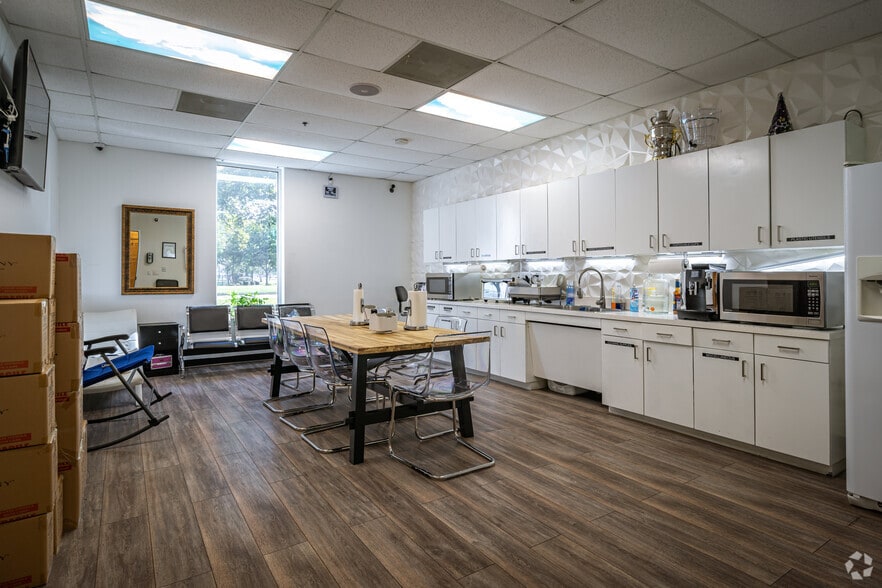 More Photos Of 10302 Mula Rd, Stafford Warehouse For Sale