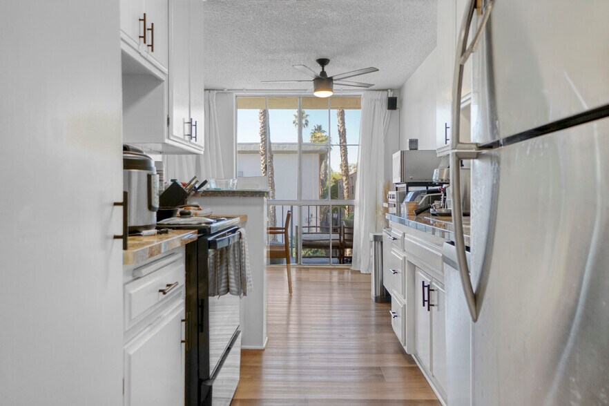 More Photos Of 8011 Romaine St, Los Angeles Apartments For Sale