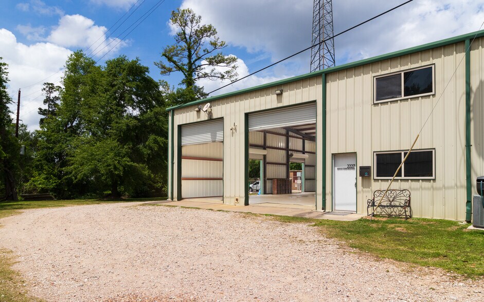 More Photos Of 2227 Golden Rd, Spring Warehouse For Lease