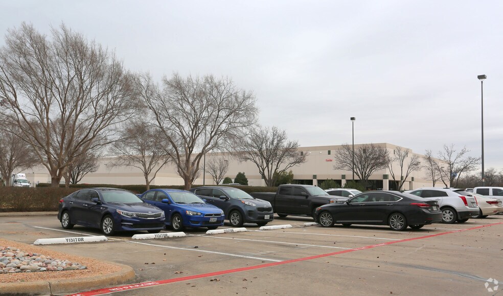 More Photos Of 2001 Westgate Dr, Carrollton Flex For Sale