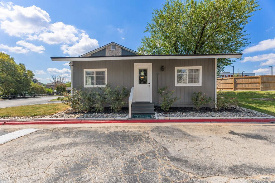 More Photos Of 1000 E University Dr, College Station Apartments For Sale