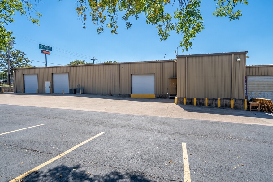 More Photos Of 3933 California Pky E, Fort Worth Unknown For Lease