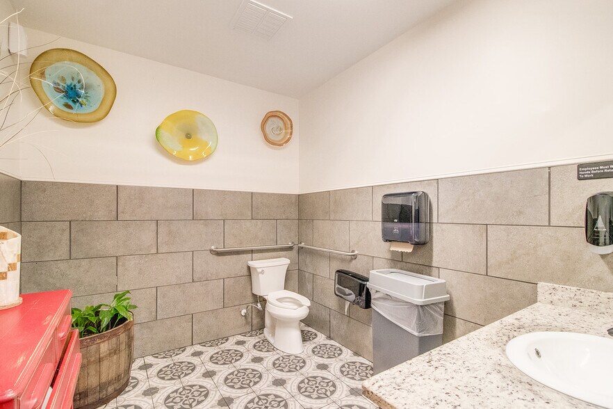 More Photos Of 21 E Athens St, Winder General Retail For Sale