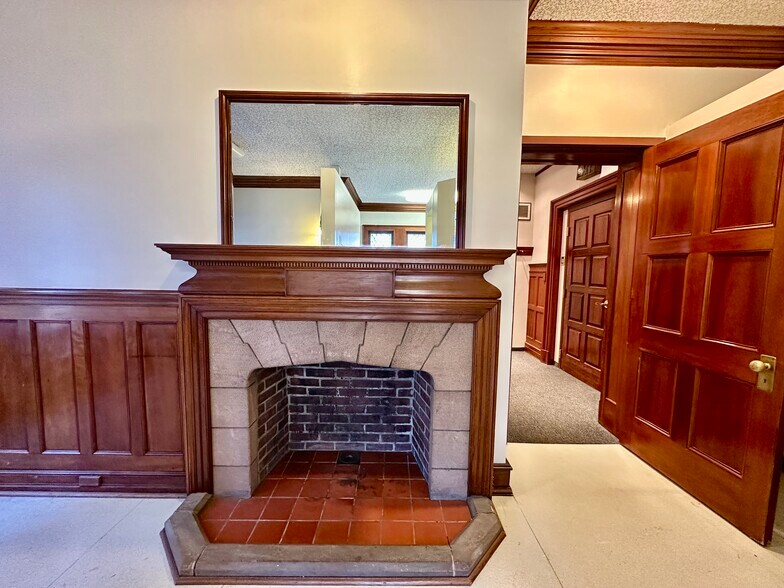 More Photos Of 19 Woodland St, Hartford Medical For Lease