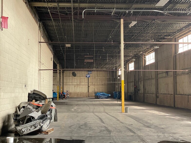 More Photos Of 5570 W 70th Pl, Bedford Park Manufacturing For Lease