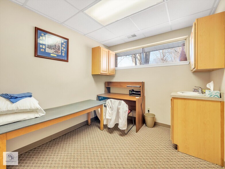 More Photos Of 25400-25430 Goddard Rd, Taylor Medical For Sale
