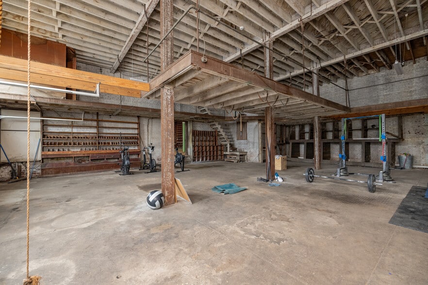 More Photos Of 1801 Main, Victoria General Retail For Sale