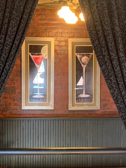 More Photos Of 307 N Broadway, Green Bay Restaurant For Sale