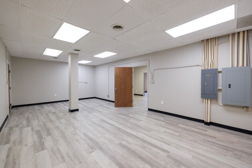 More Photos Of 29601-29607 Hall St, Solon Warehouse For Lease