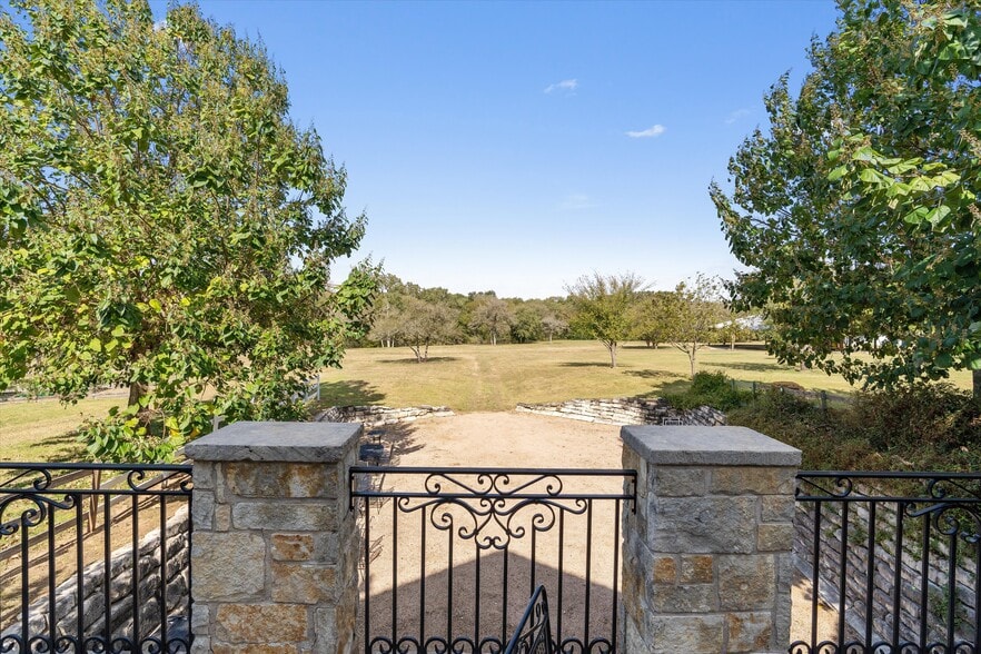 More Photos Of 1092 FM 3000, Elgin Specialty For Sale