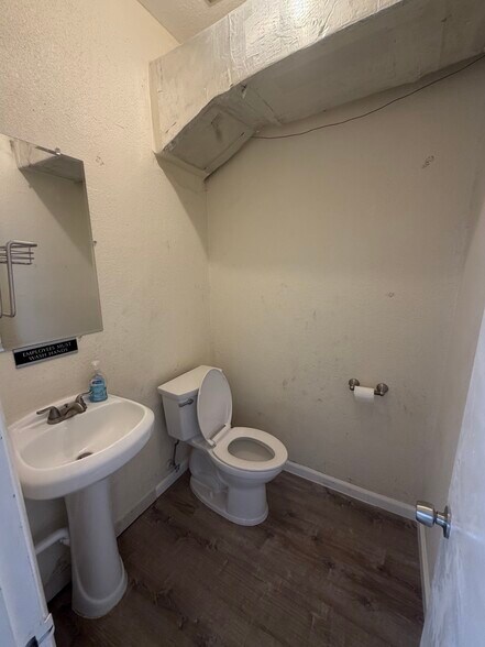 More Photos Of 9139 Park Blvd, Seminole Unknown For Lease
