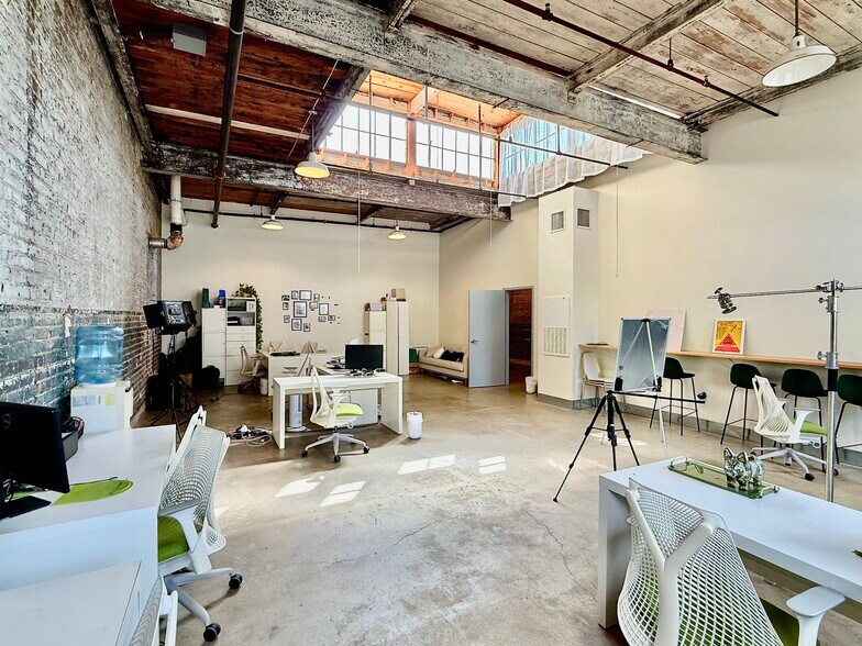 More Photos Of 517 Soraparu St, New Orleans Office For Lease