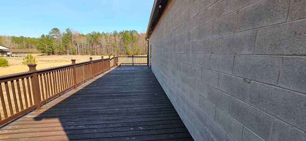 More Photos Of 302 W Colonial Trail Hwy, Blackstone Freestanding For Lease