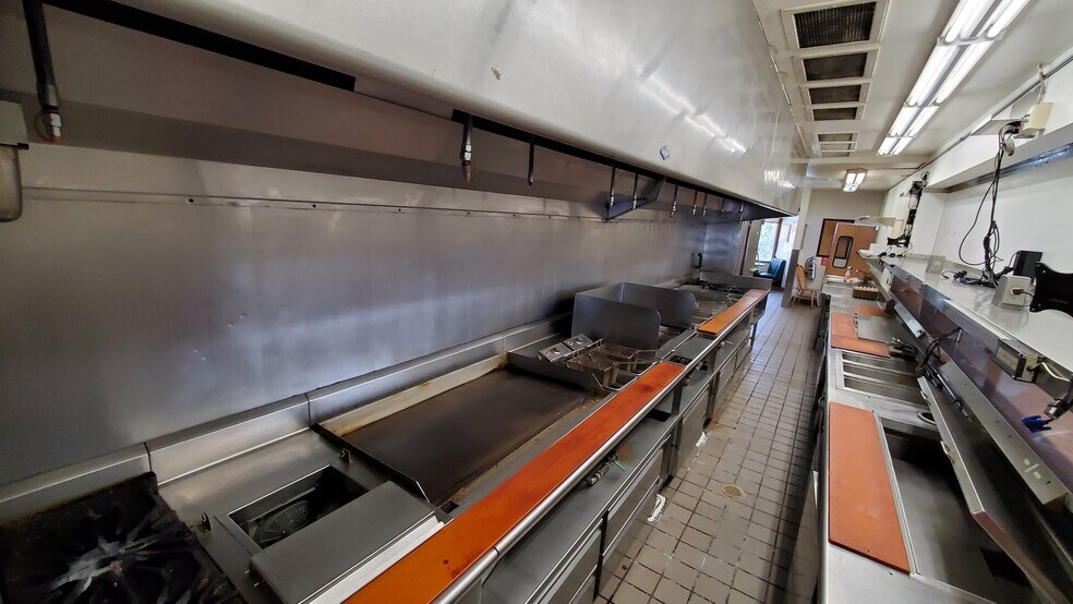 More Photos Of 331 W Ironwood Dr, Coeur d'Alene Restaurant For Lease