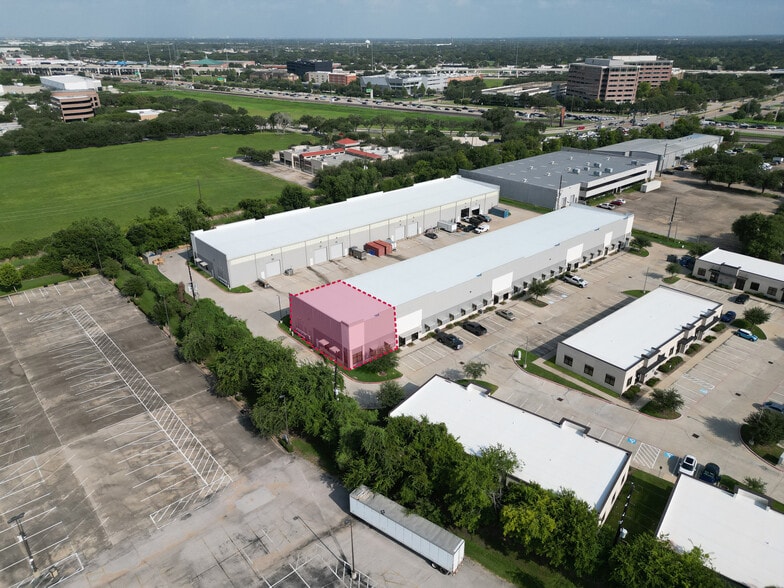 More Photos Of 202 Industrial Blvd, Sugar Land Warehouse For Sale