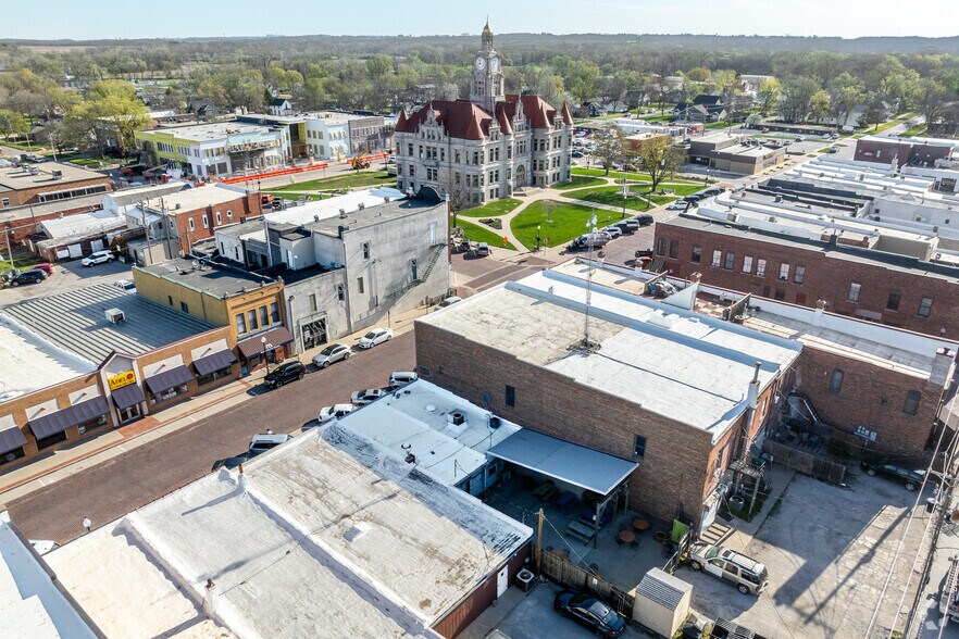 More Photos Of 909 Main St, Adel Bar For Sale