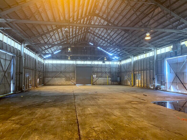 More Photos Of 1208 Peters Rd, Harvey Warehouse For Lease