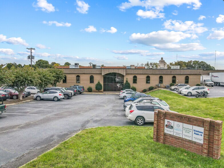 More Photos Of 207 20th St SE, Hickory Warehouse For Sale