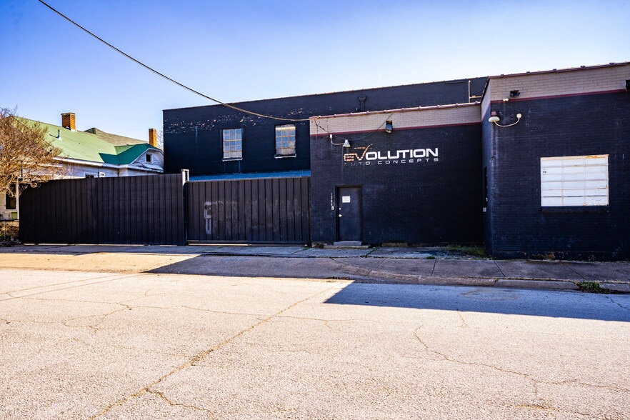 More Photos Of 1204 Powhattan St, Dallas Industrial For Sale