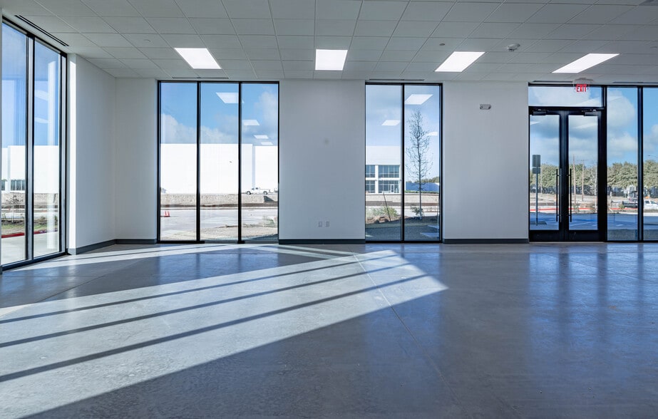 More Photos Of 4601 Dr. MLK Jr. Dr, Arlington Distribution For Lease