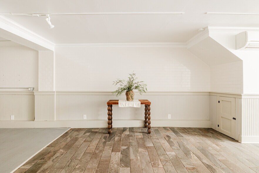 More Photos Of 323 Warren St, Hudson Storefront Retail Residential For Sale