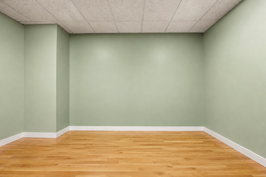 More Photos Of 3-21 Lincoln St, Newton Medical For Lease