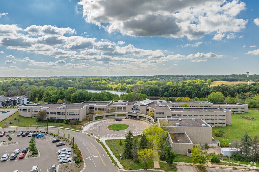 More Photos Of 1 Oakridge Dr, Chaska Hotel For Sale