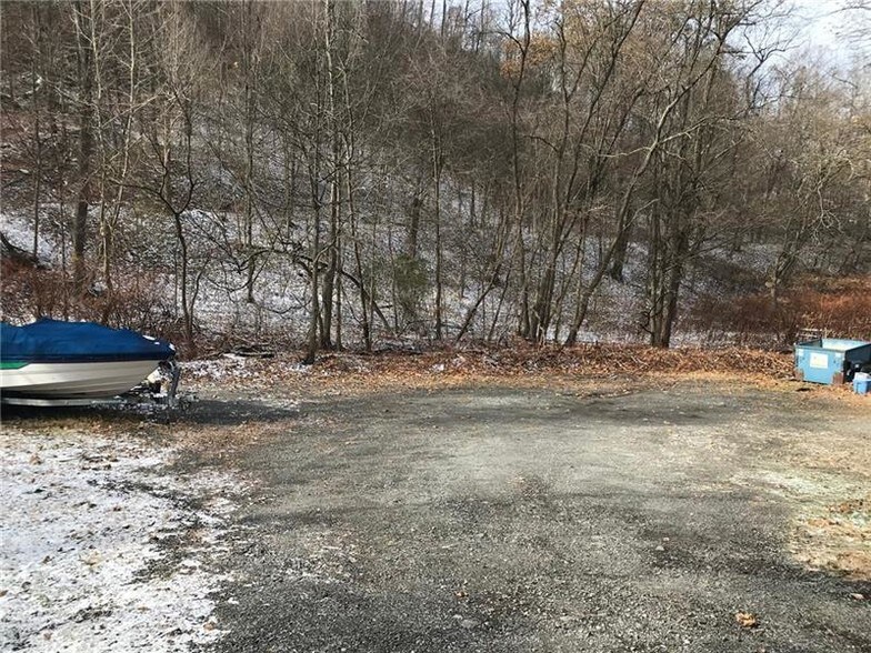 More Photos Of 1311 Boston Hollow Rd, McKeesport Storefront Retail Office For Lease