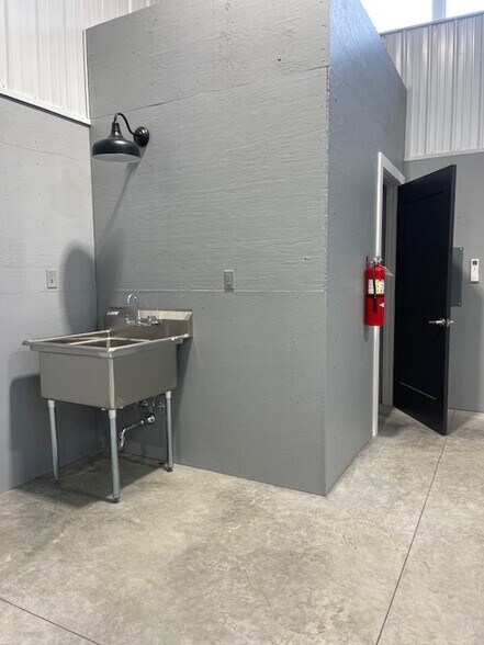 More Photos Of 25 Industrial Tract, Hudson Warehouse For Lease