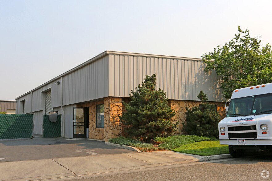 More Photos Of 3604 W Gettysburg Ave, Fresno Warehouse For Lease