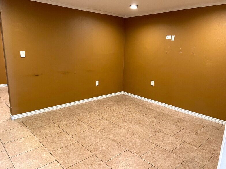 More Photos Of 5508-5516 Brewster St, San Antonio Warehouse For Lease