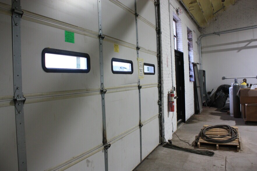 More Photos Of 1737 NW 5th St, Oklahoma City Warehouse For Lease