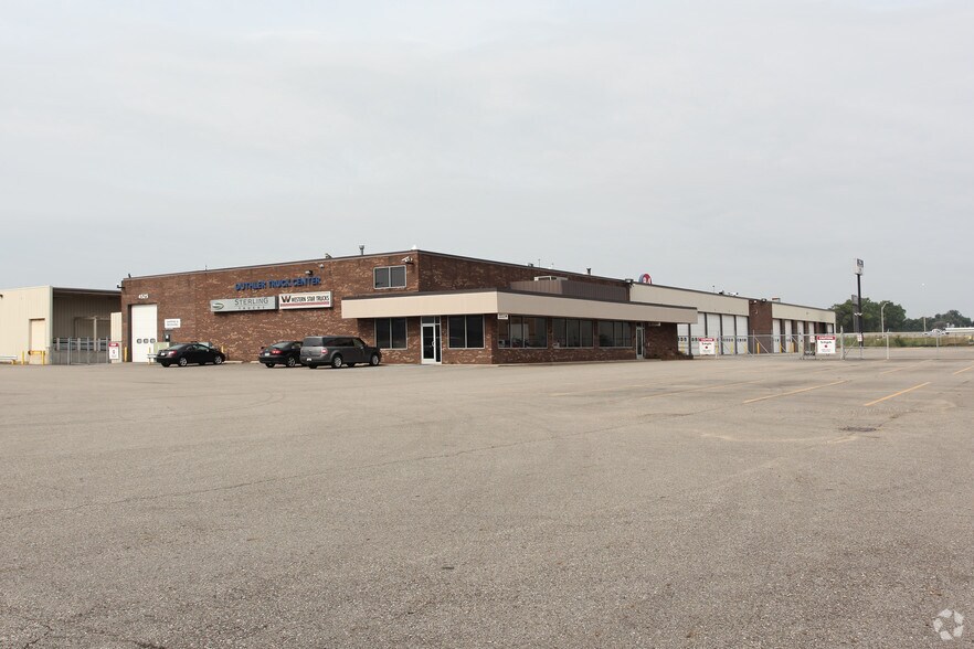 Primary Photo Of 4525 Clay Ave SW, Grand Rapids Auto Dealership For Lease