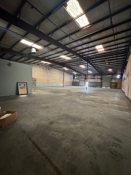 More Photos Of 11435 Rocket Blvd, Orlando Warehouse For Lease