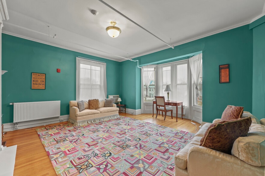 More Photos Of 74 Wendell Ave, Pittsfield Hotel For Sale