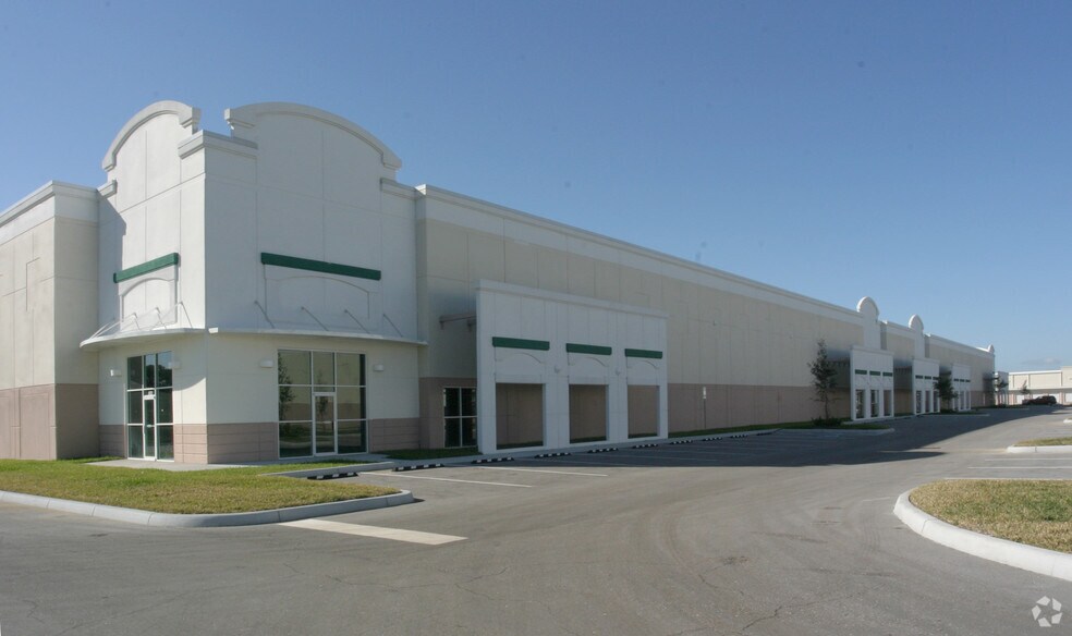 More Photos Of 7245 16th St E, Sarasota Warehouse For Lease