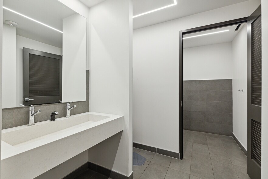 More Photos Of 3303 Lee Pky, Dallas Office For Lease